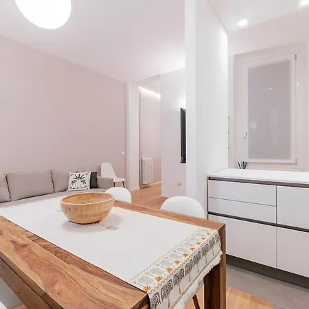 Apartment Homeby, Casa Isella Milan