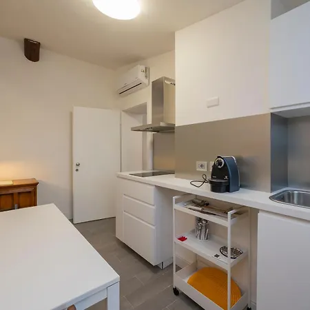 Xenia - Elegant Penthouse In Fiera Area *