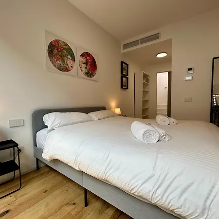 Apartamento Kibilu Luxury With Terrace, Isola District And Near Garibaldi Station