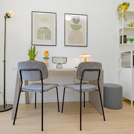 Comfy & Chic Near Universita Iulm & Famagosta-ideal For Work Lejlighed Milano