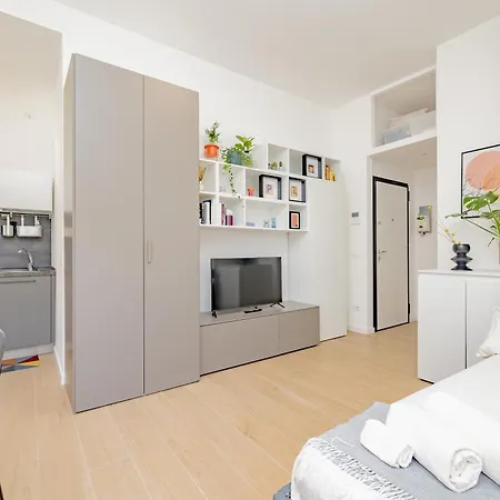 Comfy & Chic Near Universita Iulm & Famagosta-ideal For Work