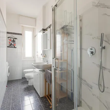Appartement Guesthost - Piazzale Brescia- Cosy With Balcony Milan