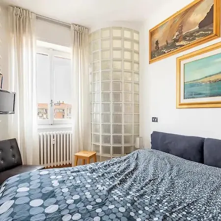 Glassy Apartment Milan