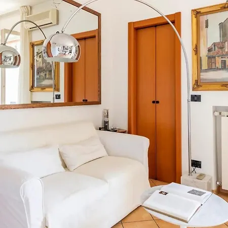 Glassy Apartment *
