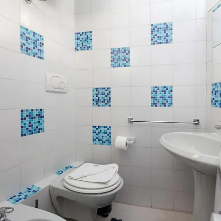 Guesthost - Sant'ambrogio Modern Appartement