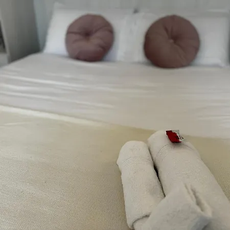 Regina In Sky Santa Giulia - Sky Tv, Wifi E Breakfast Box Appartement *