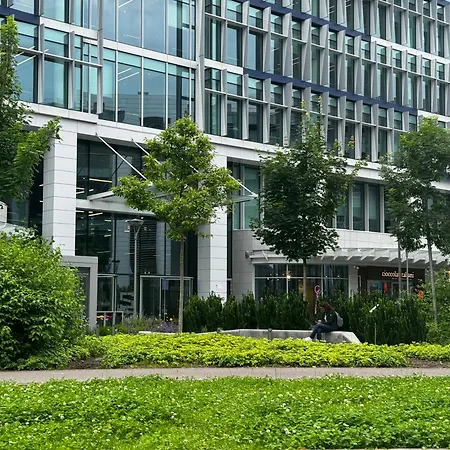 Regina In Sky Santa Giulia - Sky Tv, Wifi E Breakfast Box