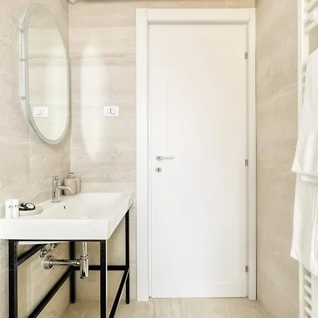 Joivy 1-bed With Balcony Near Subway Milan