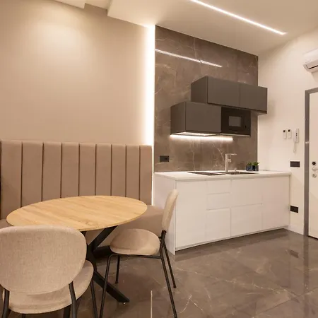 Daire 4da6 -duomo- Large Luxury Milano