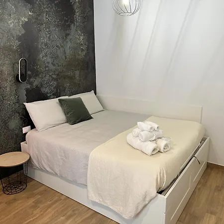 Repetti Design - 10 Min To Centre & Airport Apartment *