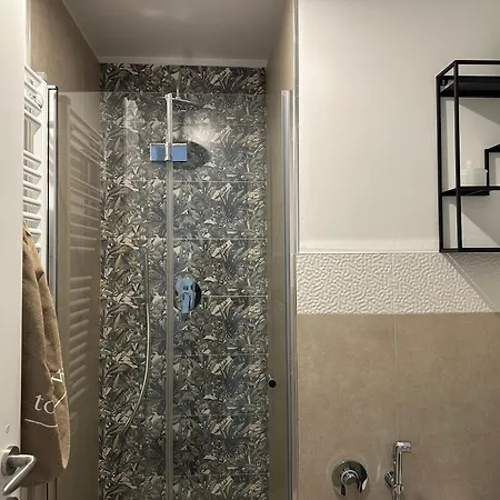 Repetti Design - 10 Min To Centre & Airport Apartment