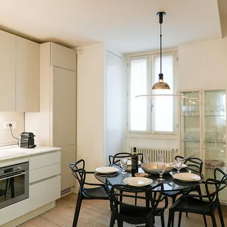 Apartment Porta Garibaldi Luxe Milan
