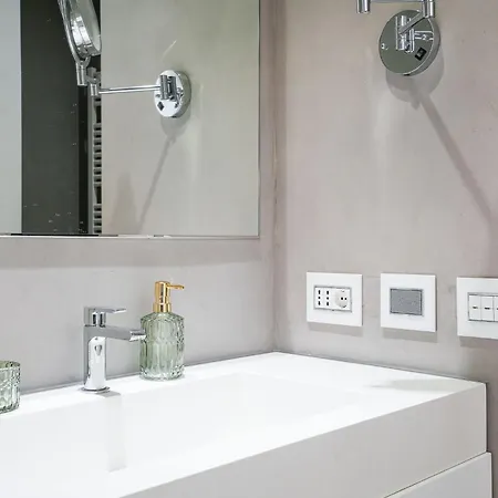 Apartment Porta Garibaldi Luxe Milan