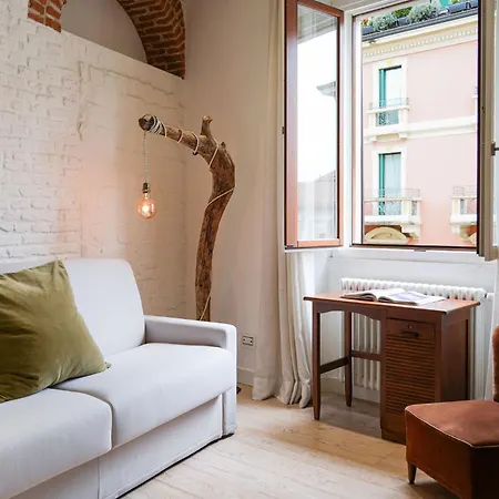 Porta Garibaldi Luxe Apartment