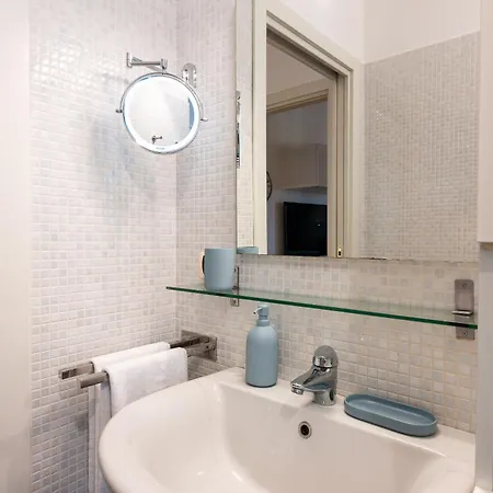 Daniele Flat - Free Wi-fi & M4 Metro شقة *