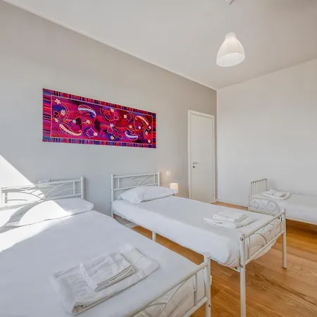 Omodeo, 19 - Ampio E Panoramico Apartamento