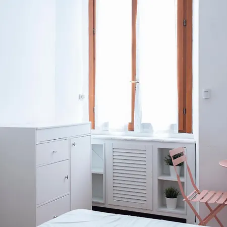 New! Lovely & Friendly In Center D * Milánó