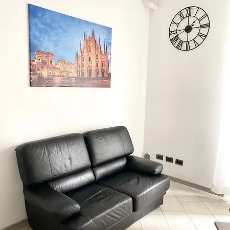 Lägenhet Bilocale Zona Navigli *