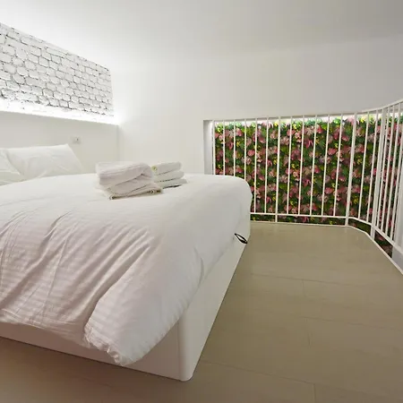 Lombardini 1 Apartament *