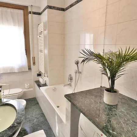 Welcome House Center * Milán