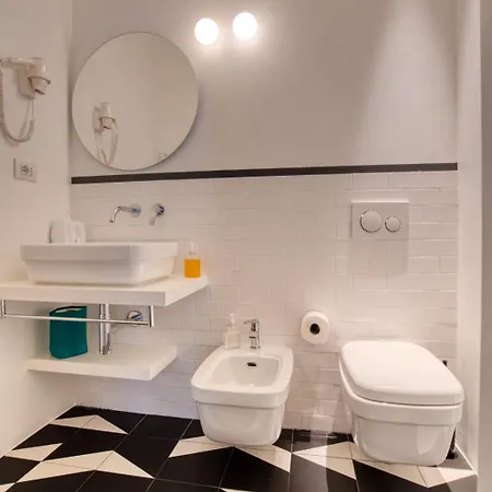 Dimora Claudia - Elegante Matrimoniale Con Bagno, Private Rooms, Self Check In, No Reception Milano
