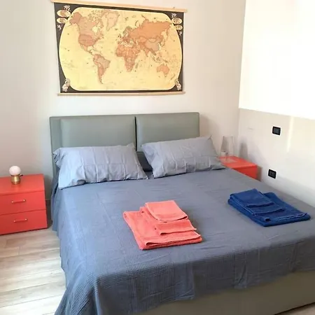 Art&design Close To Bocconi Apartment