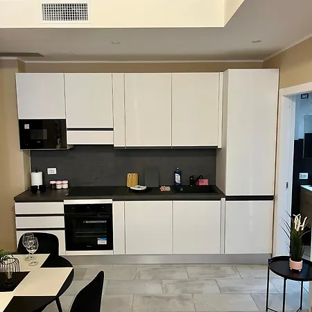 Dimora Chic - A 5 Fermate Dal Duomo Holiday home *