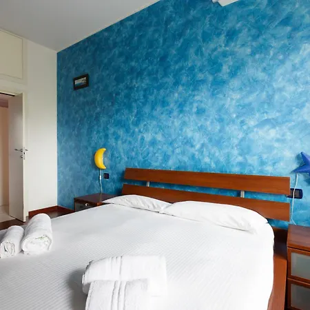 Mac Mahon - Colorful With Balcony!