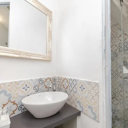 Lägenhet Vivimihome - Carcano House A Pochi Minuti Dai Navigli *