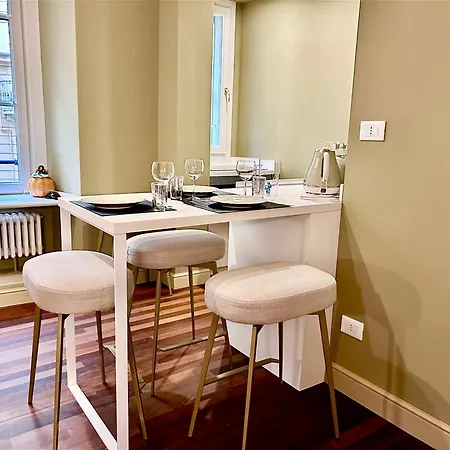 Apartment Elegant Historic On A Tree-lined Avenue Near Cadorna Station *