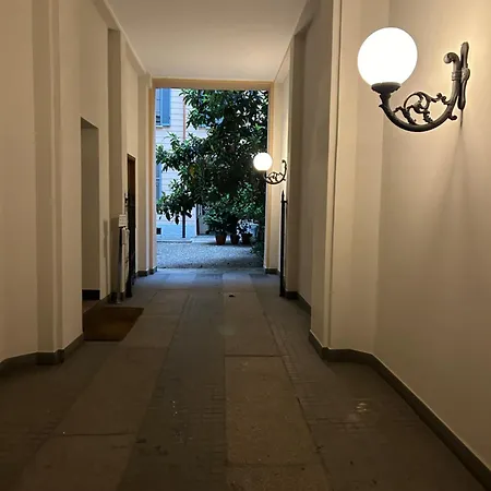 Apartment Elegant Historic On A Tree-lined Avenue Near Cadorna Station Milan