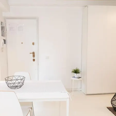 Golden Leaf - 7sundays Apartment *