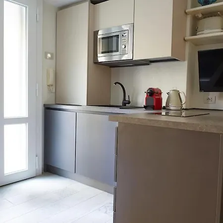 Quiet House In The Center - Porta Venezia Apartment