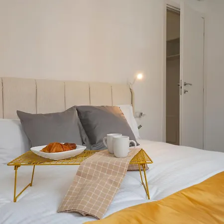 Xenia - Renovated Flat In Navigli Area شقة ميلان