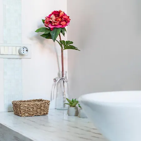 Roomy Flat With Garage - Porta Romana *