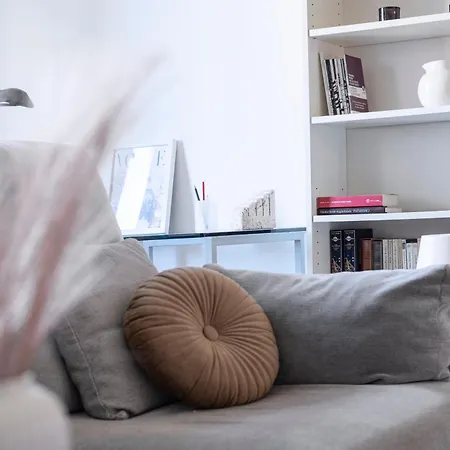 Roomy Flat With Garage - Porta Romana Milano