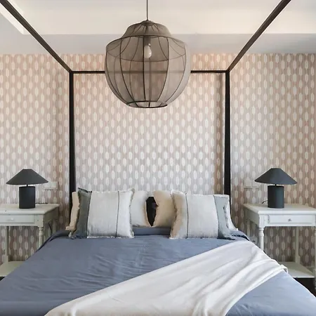 Repetti Design - 10 Min To Centre & Airport Apartment *