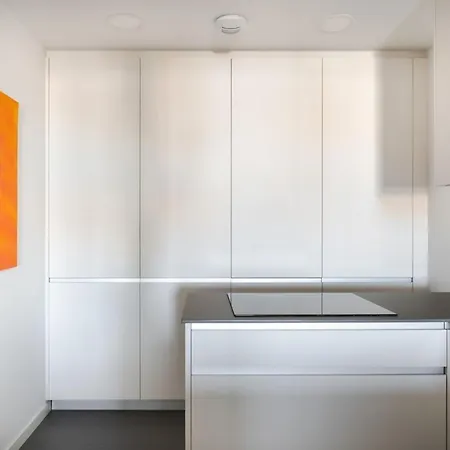 Repetti Design - 10 Min To Centre & Airport