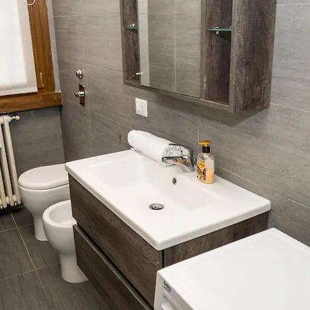 Airguest Station * ميلان