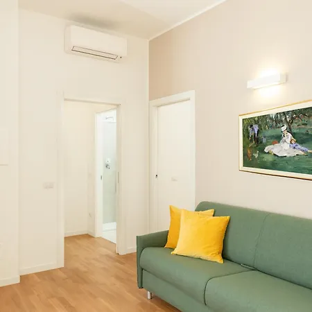 Exclusive Apartment - Next To The Metro