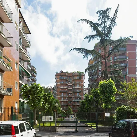 Lorenteggio-piazza Frattini Balcony Apartamento Milán