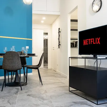 5' From Metro Lima, Design Daire *