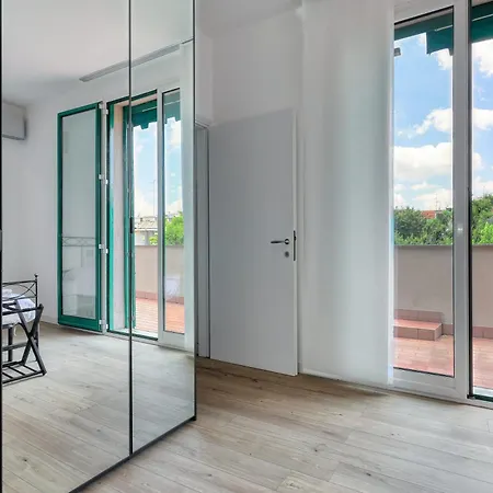 Rainbow House Via Dei Carafa מילאנו