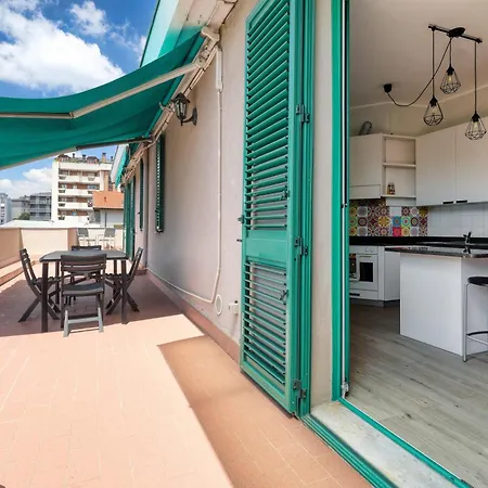 Rainbow House Via Dei Carafa