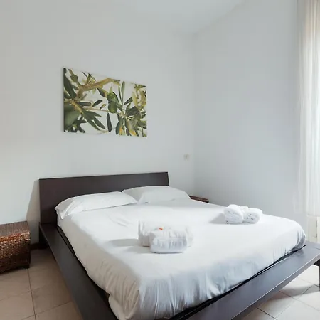 Cosy With Balcony شقة ميلان