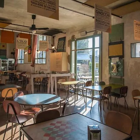 Un Posto A - All'interno Di Cascina Del 700 Milan