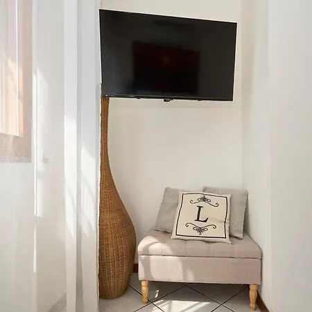 شقة -luminosa 5 Stars With Balcony- Wifi Netflix 15 Minutes From Duomo *