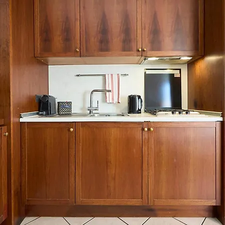 -luminosa 5 Stars With Balcony- Wifi Netflix 15 Minutes From Duomo ميلان