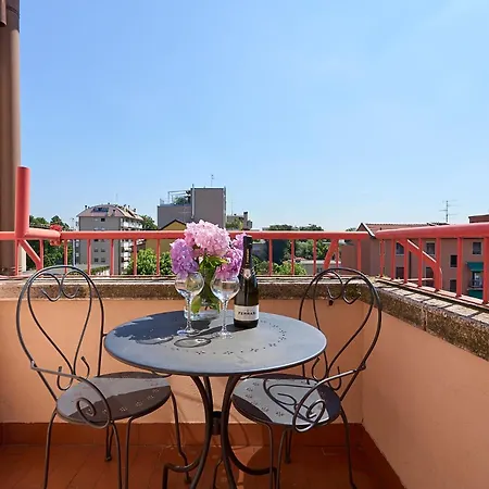 Apartmán -luminosa 5 Stars With Balcony- Wifi Netflix 15 Minutes From Duomo *