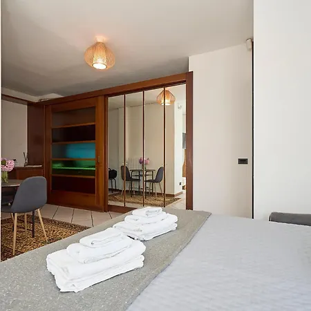 -luminosa 5 Stars With Balcony- Wifi Netflix 15 Minutes From Duomo * Milán